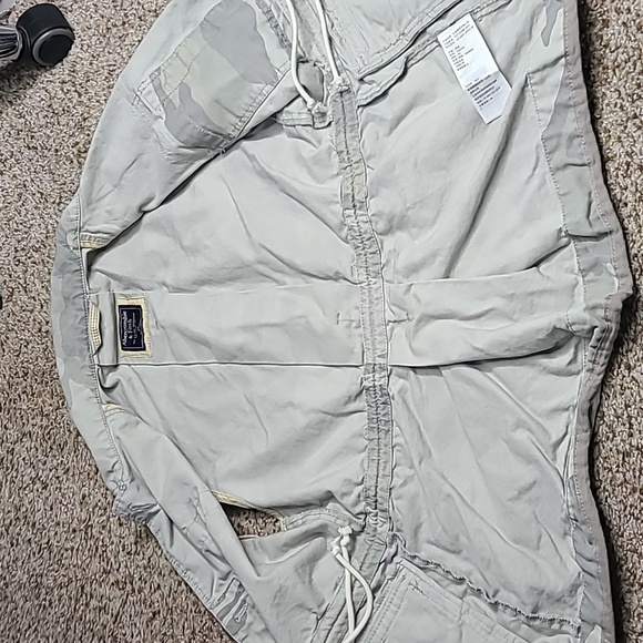 Abercrombie & Fitch Camo Vest - Picture 4 of 6